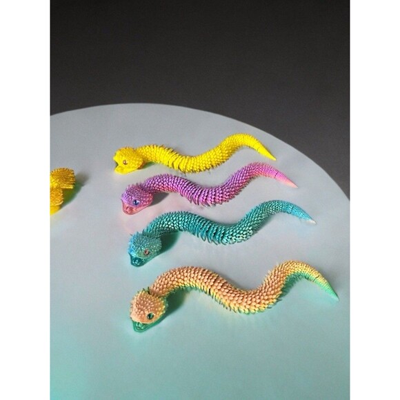 3D Printed Articulated Viper Snake. Fidget Toy. - Picture 7 of 7